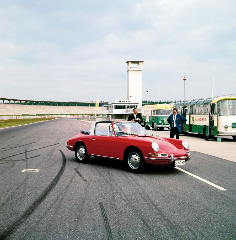  Porsche 911 2.0 Targa (901) 1966 года  (фото 5 из 24)